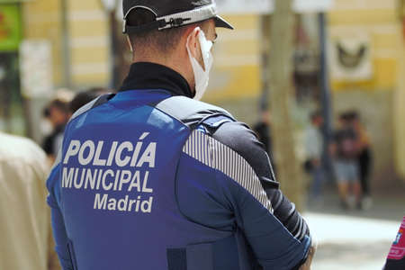 Madrid, Spain; 04 04 2021. Madrid local police providing security on its streets. In this case, in El Rastro, a flea market in Madrid, it is a very crowded place on Sunday mornings.のeditorial素材