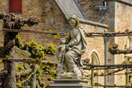 Statue of Mary with child next to the church of Our Lady in Bruges, Belgium. Sculptor: Pieter Pepers (Bruges 10 October 1730 - Bruges 28 June 1785) Flemish sculptor.のeditorial素材