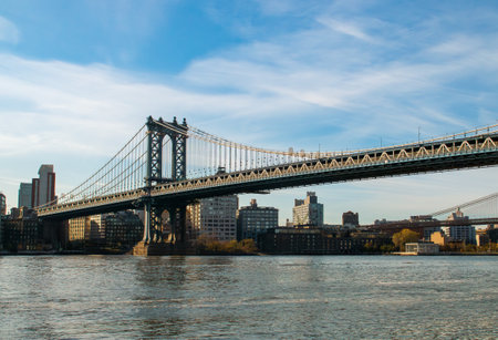 The Manhattan Bridge from the shore of the island of the same name. In the background, the buildings of Brooklyn on the banks of the East River. New York, USA, 2019の写真素材