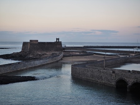 Castle of St Gabriel housing the Museum of History on the harbour wall at Arrecife, Lanzaroteのeditorial素材