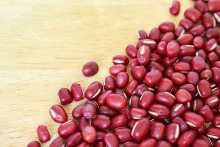 red bean seed vegetable nature frame border on wood backgroundの写真素材