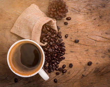 top view coffee cup with coffee bean on wooden backgroundの写真素材