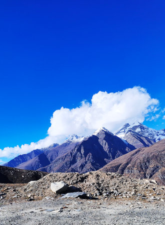 snow covered mountain in Manali Himachal Pradesh , a view from roadside , beautifull mountain under clear blue sky during sunny dayの写真素材