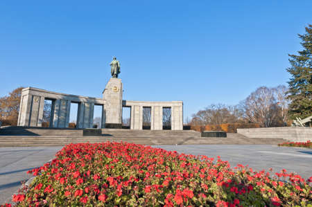 The Sowjetische Ehrenmal (Soviet Memorial) located in the Tiergarten was built in 1945 to honor the fallen Red Army soldiers during the Second World War at Berlin, Germanyのeditorial素材