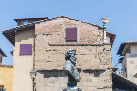 Bust of Benvenuto Cellini located on the Ponte Vecchio in Florence, Italyの写真素材