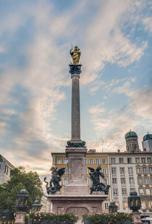 The MariensÃ¤ule, a Marian column erected in 1638 to celebrate the end of Swedish occupation during the Thirty Years' War located on the Marienplatz in Munich, Germany.の写真素材