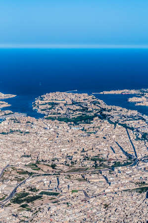 Photo pour Valletta Citta Umilissima in Malta as seen from the air - image libre de droit