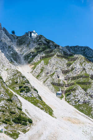 Innsbrucker Nordkette mountain and ski area cable car in Tyrol region, nord of Innsbruck in western Austria.の写真素材