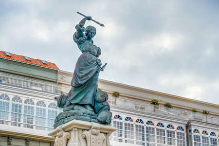 Monument to Maria Mayor Fernandez de Camara y Pita, known as Maria Pita, was a Galician heroine of the defense of A Coruna in 1589 against the English Armada in Galicia, Spain.のeditorial素材