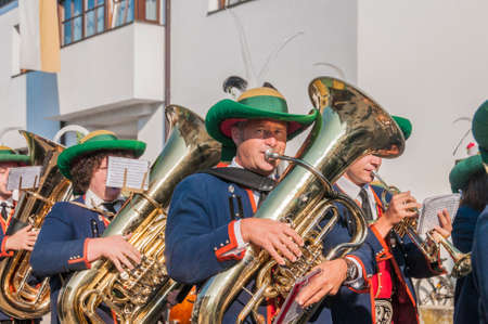 OBERPERFUSS, AUSTRIA - AUG 15: Villagers dressed in their finest traditional costumes during Maria Ascension procession along this village near Innsbruck on Aug 15, 2013 in Oberperfuss, Austria.のeditorial素材