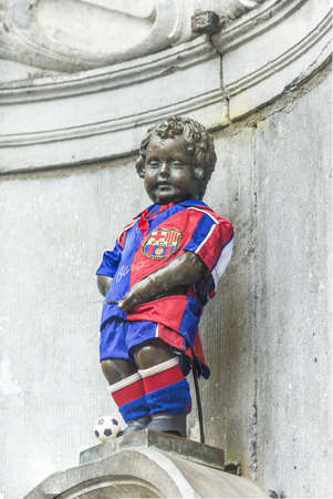 Manneken Pis (literally Little Man Pee in Marols, a Dutch dialect spoken in Brussels, also known in French as le Petit Julien), the a famous Brussels landmark in Belgium.のeditorial素材