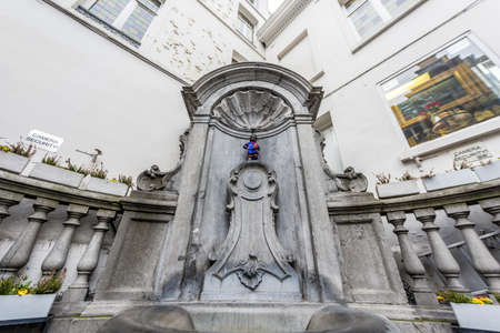 Manneken Pis (literally Little Man Pee in Marols, a Dutch dialect spoken in Brussels, also known in French as le Petit Julien), the a famous Brussels landmark in Belgium.のeditorial素材