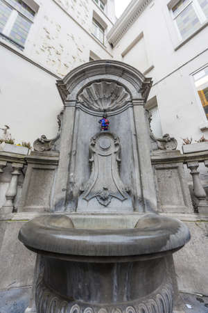 Manneken Pis (literally Little Man Pee in Marols, a Dutch dialect spoken in Brussels, also known in French as le Petit Julien), the a famous Brussels landmark in Belgium.のeditorial素材