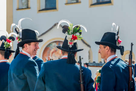 OBERPERFUSS, AUSTRIA - AUG 15: Villagers dressed in their finest traditional costumes during Maria Ascension procession along this village near Innsbruck on Aug 15, 2013 in Oberperfuss, Austria.のeditorial素材