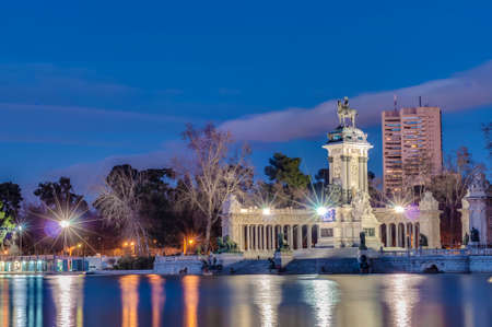 Monument to King Alfonso XII (Monumento a Alfonso XII), situated on the east edge of the artificial lake near the center of the Buen Retiro Park in Madrid, Spain.のeditorial素材