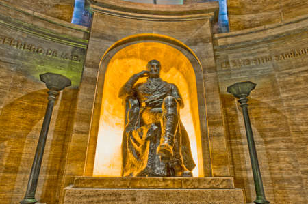 Manuel Belgrano statu inside the Monumento a la Bandera located at Rosarioのeditorial素材