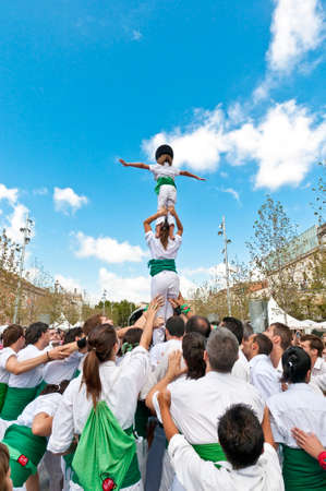 VILAFRANCA DEL PENEDES, SPAIN - AUG 29: Falcons casteller group on Cercavila performance within the Festa Major celebrations Aug 29, 2011 in Vilafranca del Penedes, Spain.のeditorial素材
