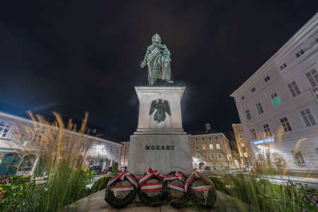Mozart statue on Mozart Square (Mozartplatz) located in Salzburg, Austriaのeditorial素材