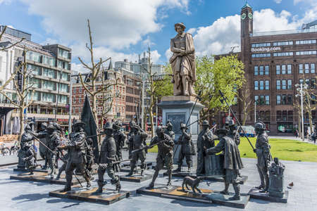 AMSTERDAM, NETHERLANDS  JUNE 16, 2013: Rembrandt statue on Rembrandtplein (Rembrandt Square) both named after the famous painter Rembrandt van Rijnのeditorial素材