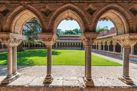 Saint Pierre Abbey cloister in Moissac, Castelsarrasin, Tarn-et-Garonne, Midi-Pyrenees, Franceのeditorial素材
