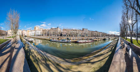 NARBONNE, FRANCE - FEBRUARY 13, 2016: Canal de la Robine passing through the city of Narbonne in Languedoc-Roussillon-Midi-Pyrenees, Franceのeditorial素材