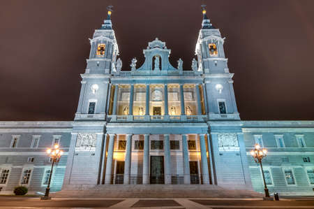 Santa Maria la Real de La Almudena, the Catholic cathedral and seat of the Roman Catholic Archdiocese of Madrid, Spain.の素材 [FY310127671411]