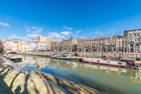 NARBONNE, FRANCE - FEBRUARY 13, 2016: Canal de la Robine passing through the city of Narbonne in Languedoc-Roussillon-Midi-Pyrenees, Franceのeditorial素材