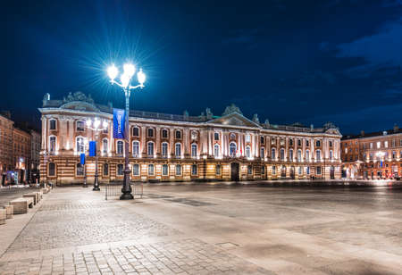 Place du Capitole and Capitole 135 meters long facade built in 1750 of the characteristic pink brick in Neoclassical style in Toulouse, Haute-Garonne, Midi Pyrenees, southern France.のeditorial素材