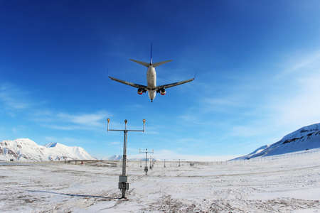 LONGYEARBYEN, SVALBARD, NORVAY - APRIL 19, 2013: SAS - Scandinavian Airlines  737-800 LN-RRE landing at Svalbard airport.のeditorial素材