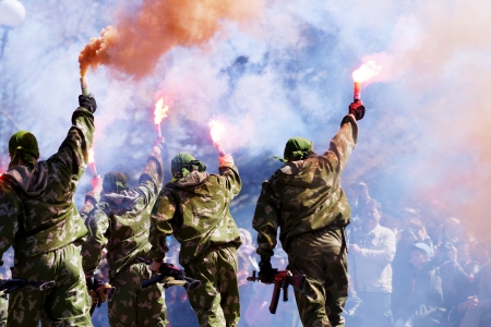 Running a group of soldiers ,with torches in their hands のeditorial素材