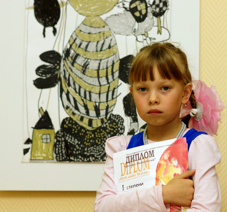 Beloretsk, Bashkortostan, Russia, September 2013. The final international exhibition of children's art creativity.The little girl - the holder of the diploma of the first degree.のeditorial素材