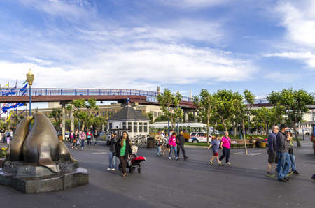 San Francisco, California - June 12, 2013 : Elevated walkway leading into Pier 39 Shopping area of Fishermanのeditorial素材