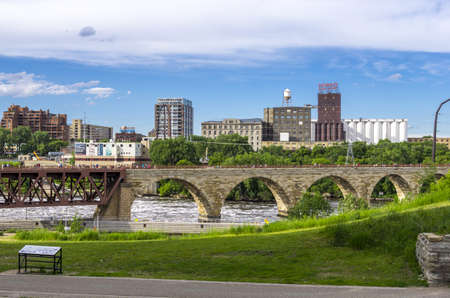 Minneapolis, Minnesota - June 17, 2013   The Stone Arch Bridge is a former railroad bridge crossing the Mississippi River at Saint Anthony Falls in downtown Minneapolis, Minnesota  The structure is now used as a pedestrian and bicycle bridge  It is an Hisのeditorial素材