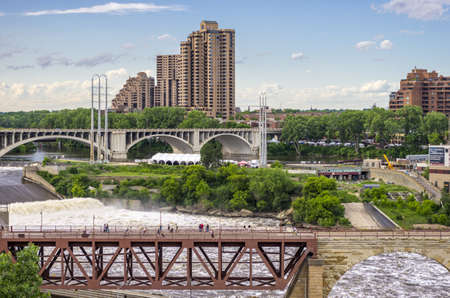 Minneapolis, Minnesota - June 17, 2013   The Stone Arch Bridge is a former railroad bridge crossing the Mississippi River at Saint Anthony Falls in downtown Minneapolis, Minnesota  The structure is now used as a pedestrian and bicycle bridge  It is an Hisのeditorial素材