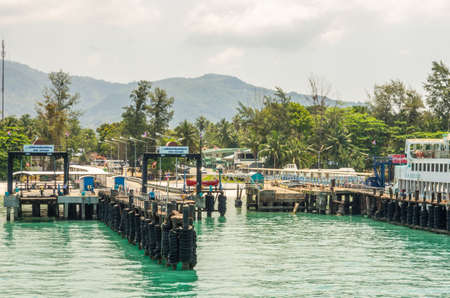 Koh Samui, Thailand - April 07, 2014   Raja ferry port at the Lipa Noi pier in Koh Samui, Thailand のeditorial素材