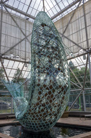 Minneapolis, Minnesota - August 20, 2014:  The Standing Glass Fish by Frank Ghery at the Minneapolis Sculpture Garden in Minneapolis , Minnesotaのeditorial素材