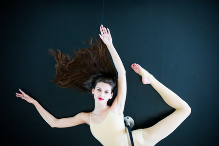 Beautiful ballet dancer woman in the studioの写真素材