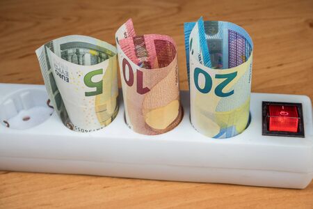 Power connector strip with Euro notes