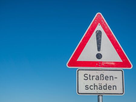 road damage sign in german