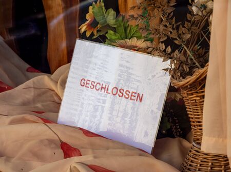 closed sign in a shop in german