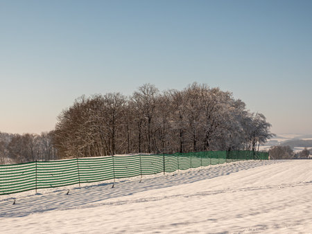 Snow safety fence for road traffic