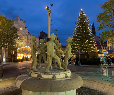 Fountain with Christmas market in Zwickau with town hall in the backgroundの写真素材