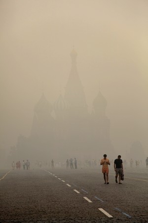 wildfire in Moscow, Russia, 07-AUG-2010, day of worst ecological situation in Moscowのeditorial素材