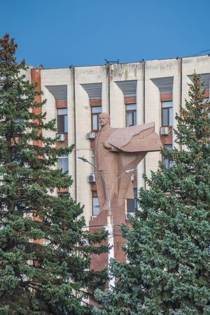 Tiraspol, Moldova - 03.10.2019. Monument to Vladimir Lenin near the Dniester River in the city of Tiraspol, Transnistria, Moldovaのeditorial素材