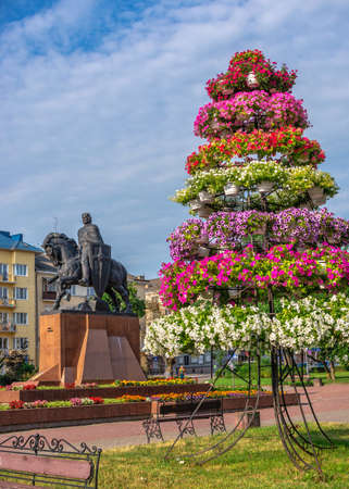 Ternopil, Ukraine 06.07.2021. Volya Maidan and Danylo Halytskyi Monument in Ternopol, Ukraine, on a sunny summer morningのeditorial素材