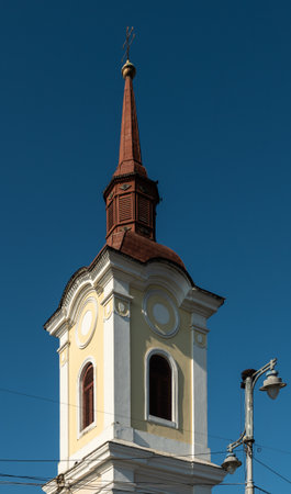 Targu Mures, Romania - October 17.2025. The tall, whitewashed tower of the former Franciscan Monastery, featuring a distinctive pointed red roof, stands as a historic landmarkのeditorial素材