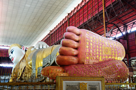 Buddha s foot print with the description of the lives of Chauk Htat Gyi Reclining Buddha Image at Kyauk Htat Gyi Pagoda in Yangon, Burma のeditorial素材