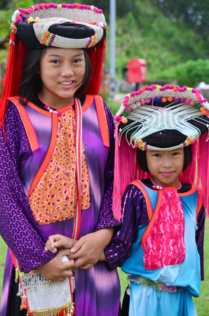 Children Hmong People at Doi Kiew Lom waiting service the traveler for take photo with them on JULY 13, 2014 in Mae Hong Son, Thailand.のeditorial素材