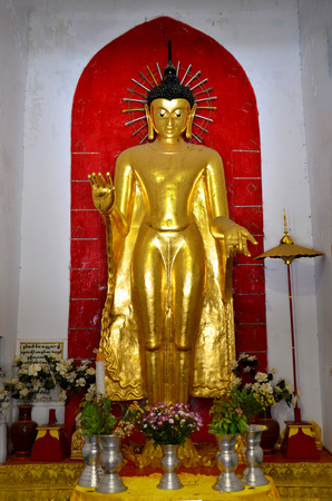 Buddha statue in Shwezigon Pagodaの写真素材