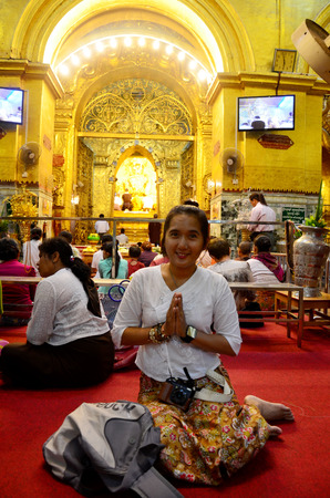 Thai woman travel and pray Ritual commences at  Maha Myat Muni Payaのeditorial素材